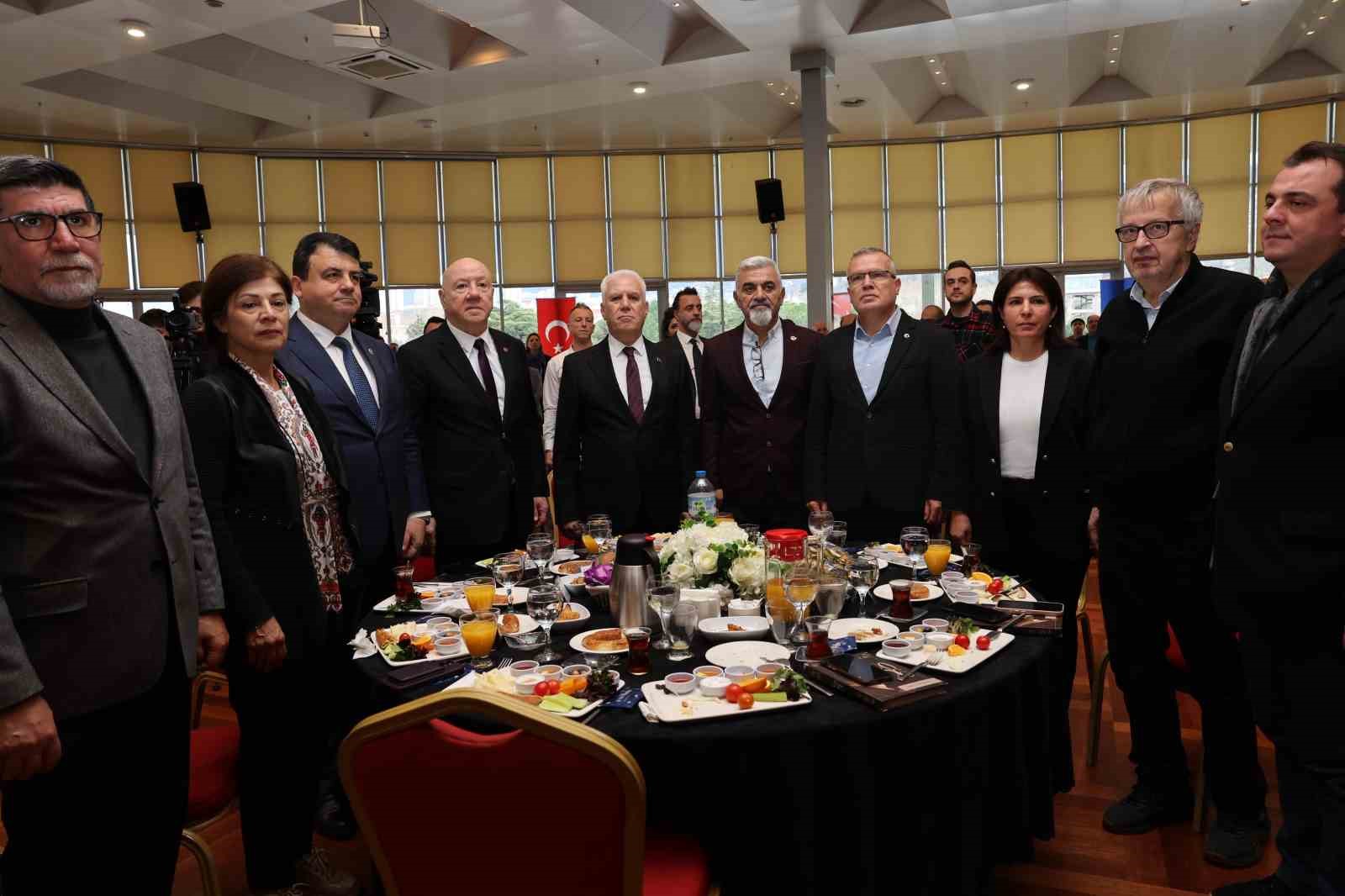 Bursa’da gazeteciler adına hatıra ormanı oluşturulacak
Bursa’da gazeteciler adına hatıra ormanı oluşturulacak