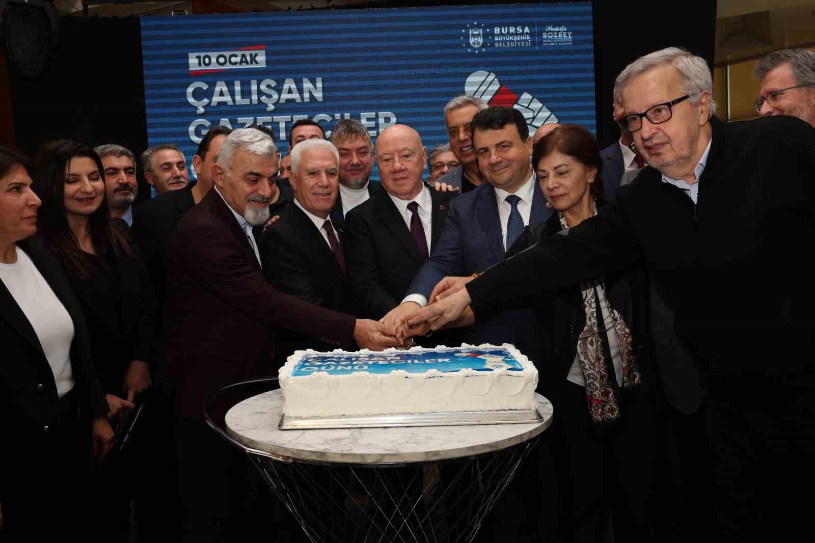 Bursa’da gazeteciler adına hatıra ormanı oluşturulacak
Bursa’da gazeteciler adına hatıra ormanı oluşturulacak