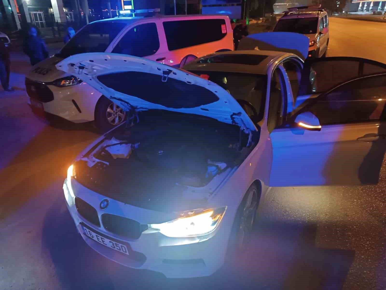 Bursa’da gece yarısı hesaplaşma, aracın önünü kesip ateş açtı
