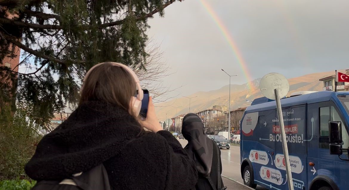 Bursa’da gökkuşağı mest etti

