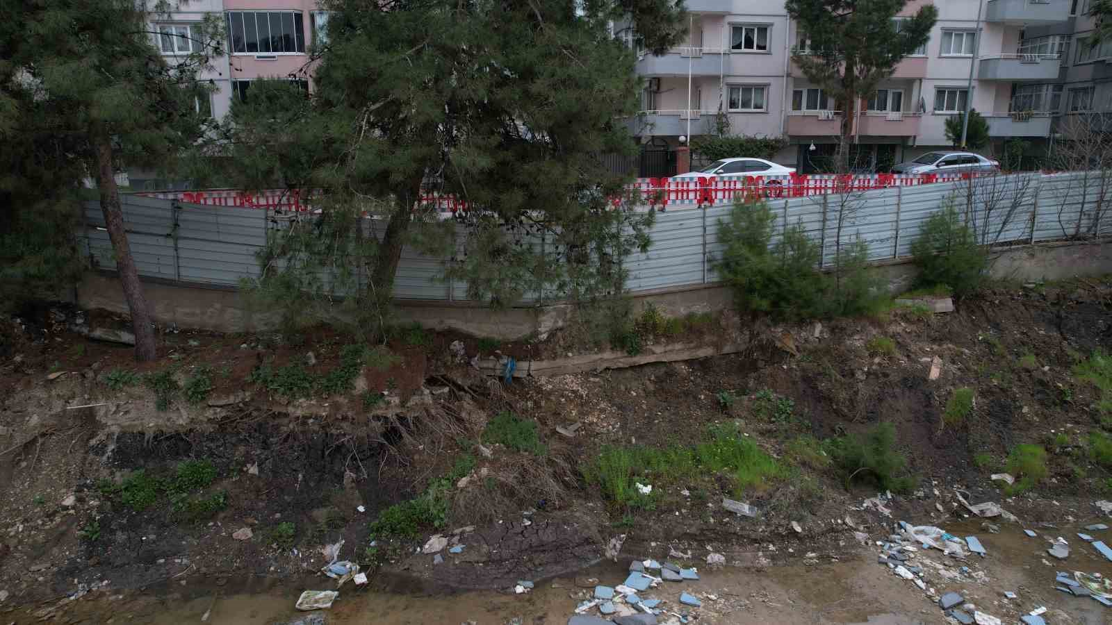 Bursa’da hafriyat çalışmasında yola zarar verdiler
