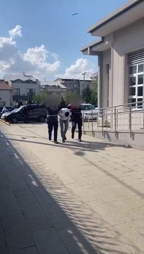 Bursa’da hapis cezası bulunan şahıs uyuşturucu ve silahla yakalandı
