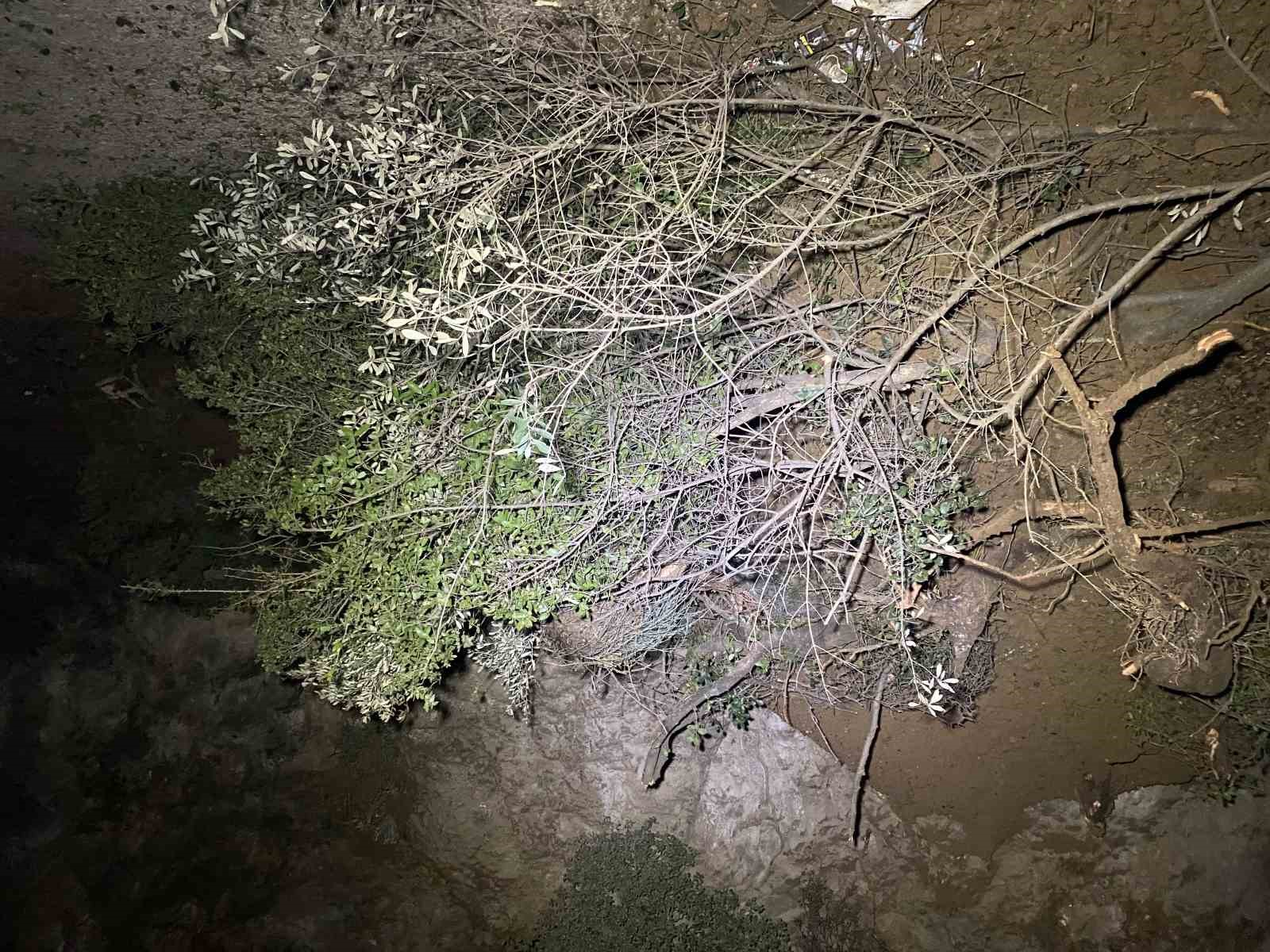 Bursa’da heyelan: Mudanya-Kurşunlu yolu trafiğe kapandı
