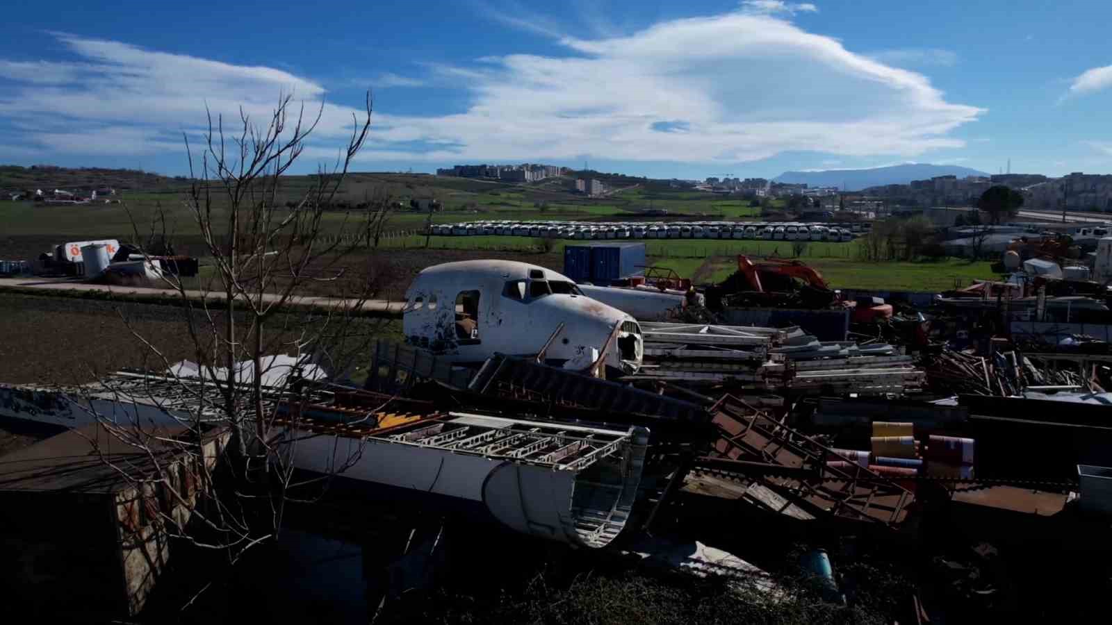 Bursa’da hurdacıdaki Boeing 747 uçak görenleri şaşkına çeviriyor
