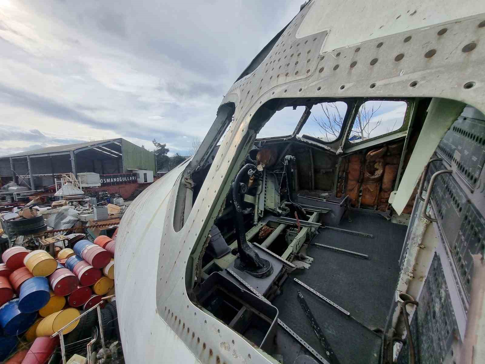 Bursa’da hurdacıdaki Boeing 747 uçak görenleri şaşkına çeviriyor
