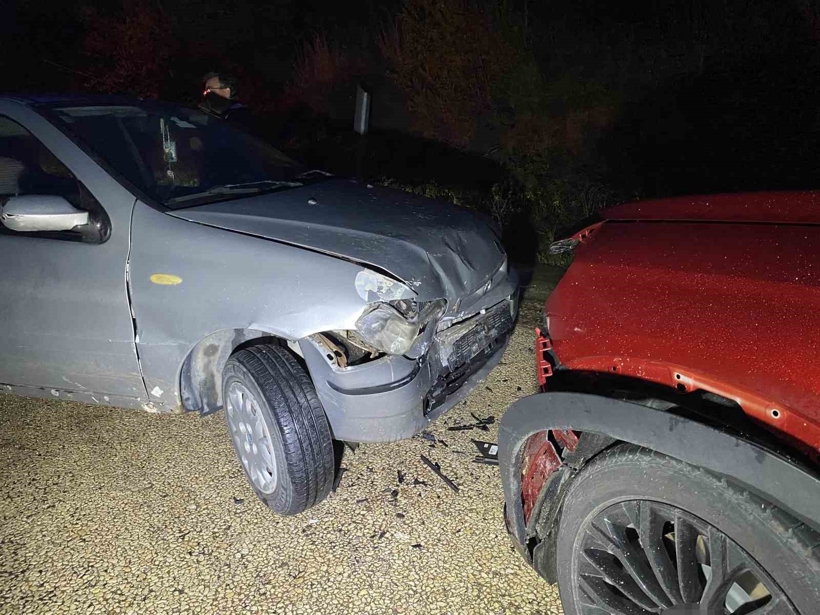 Bursa’da iki otomobil çarpıştı: 1 kişi yaralandı, 11 aylık bebek faciadan döndü
