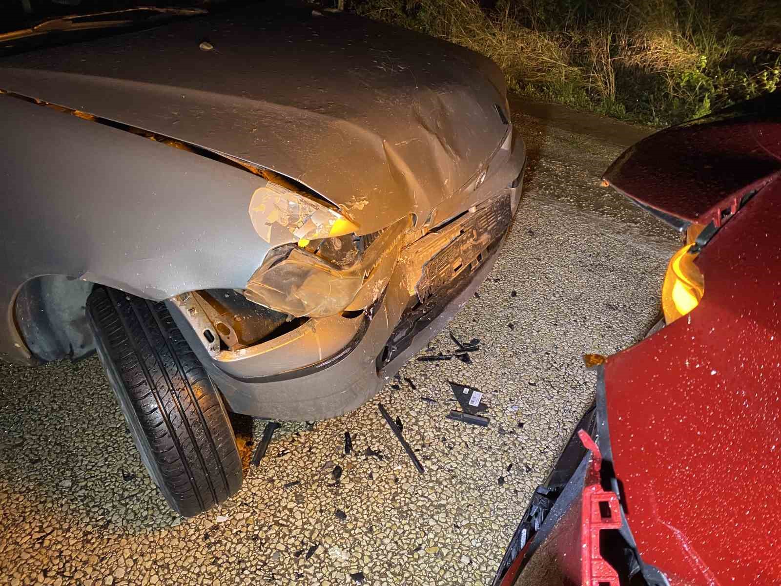 Bursa’da iki otomobil çarpıştı: 1 kişi yaralandı, 11 aylık bebek faciadan döndü
