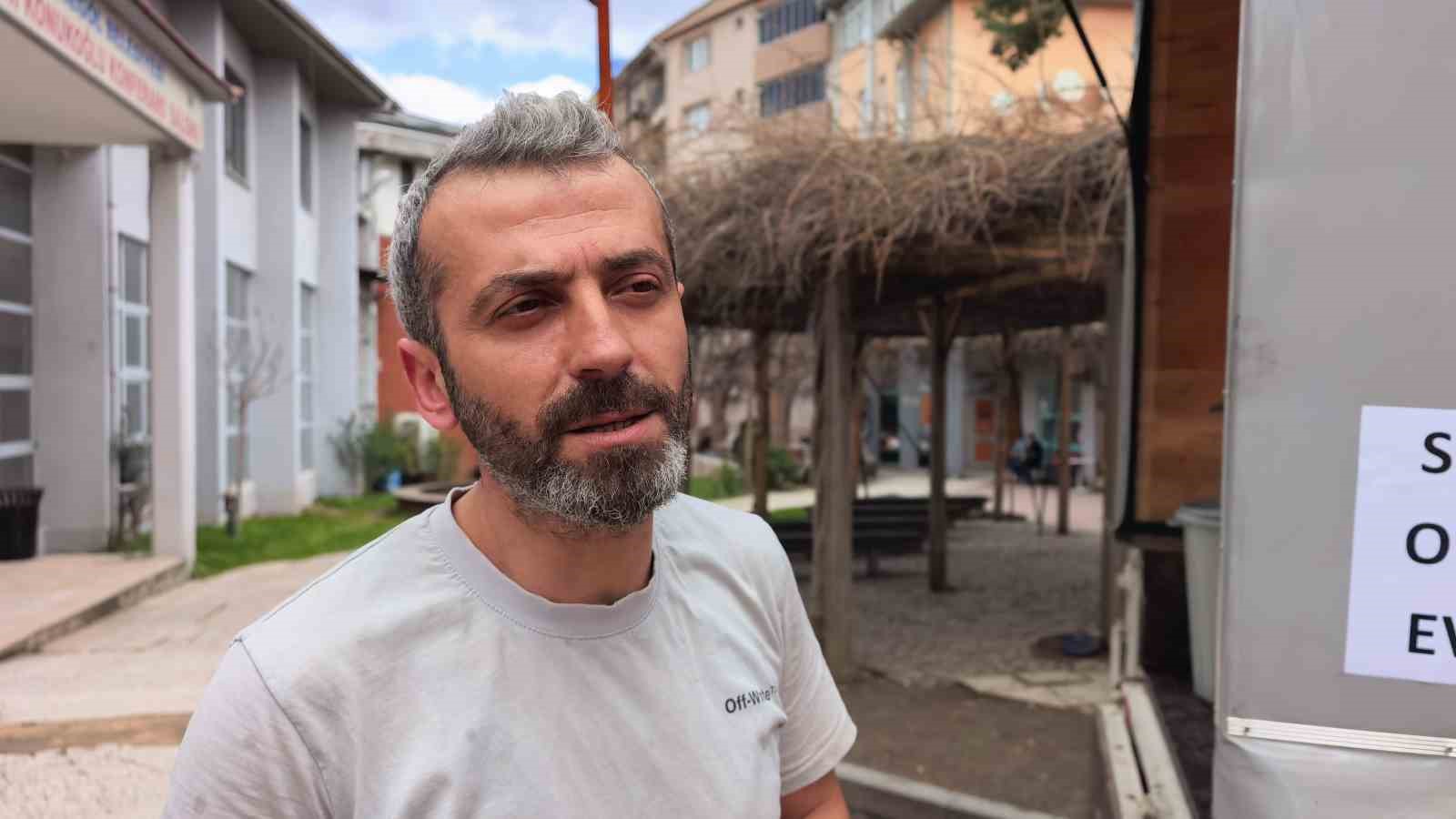 Bursa’da istediği ile evlenen kadın lokma dağıttı
