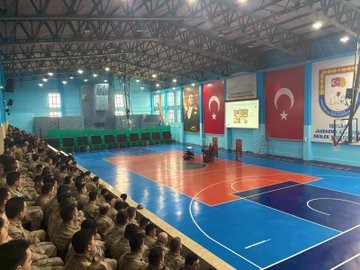 Bursa’da Jandarmadan öğrencilere narkotik eğitimi
