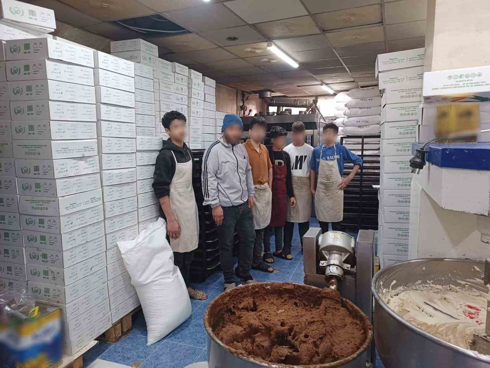 Bursa’da kaçak işçi operasyonu: 5’i çocuk 5 yabancı uyruklu şahıs yakalandı
