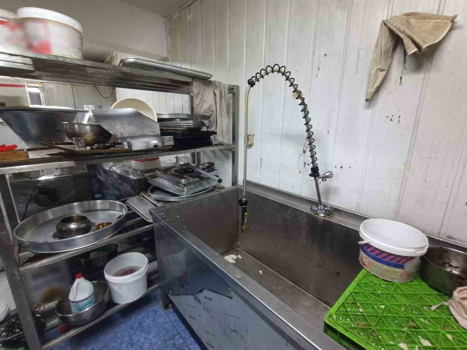 Bursa’da kaçak işçi operasyonu: 5’i çocuk 5 yabancı uyruklu şahıs yakalandı
