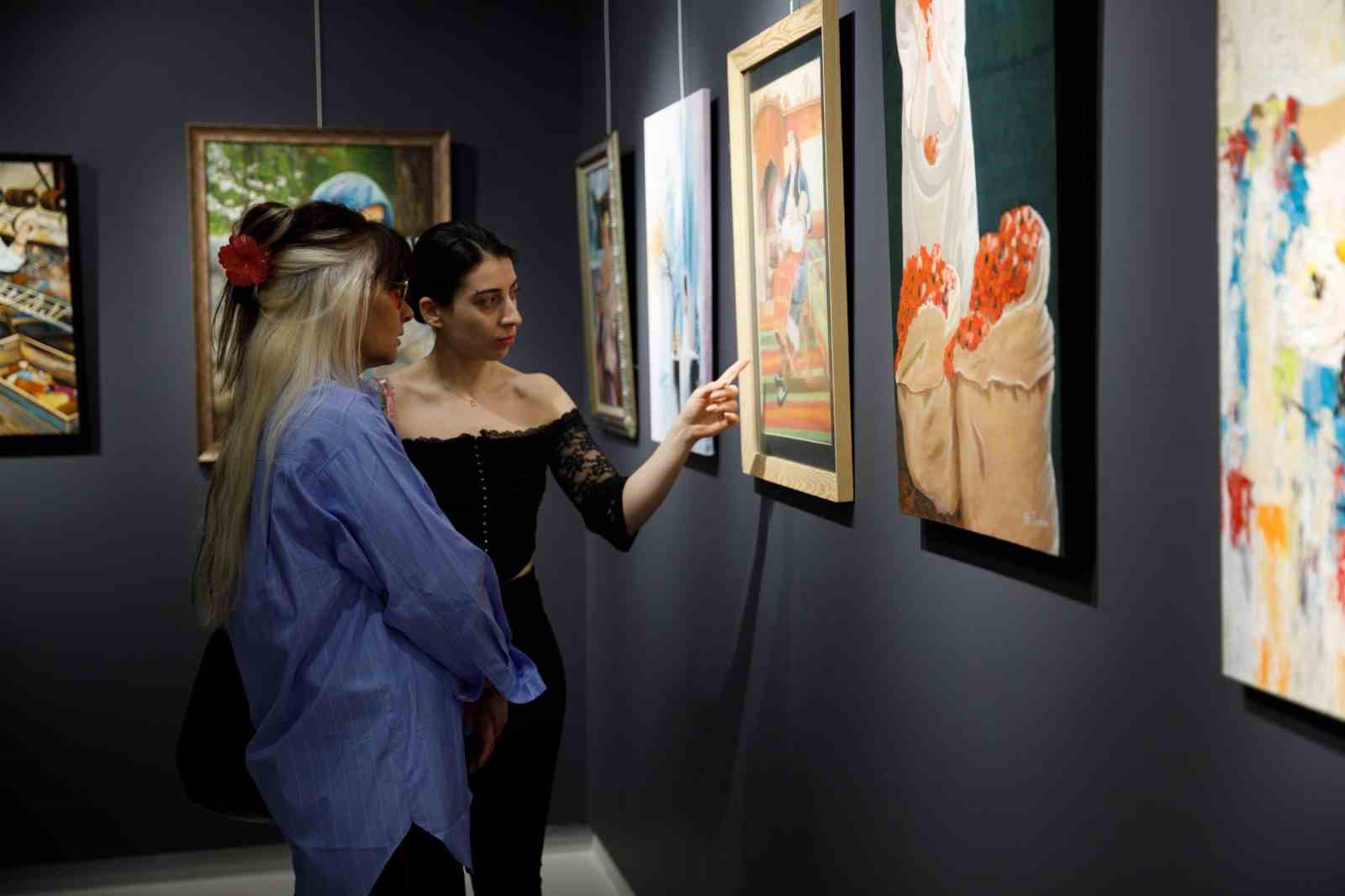 Bursa’da ‘Kadın ve Işık’ sergisi açıldı
