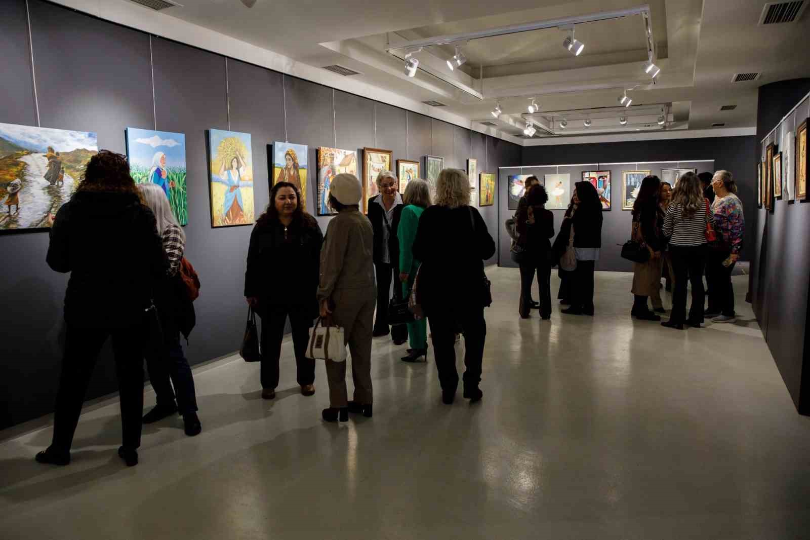 Bursa’da ‘Kadın ve Işık’ sergisi açıldı
