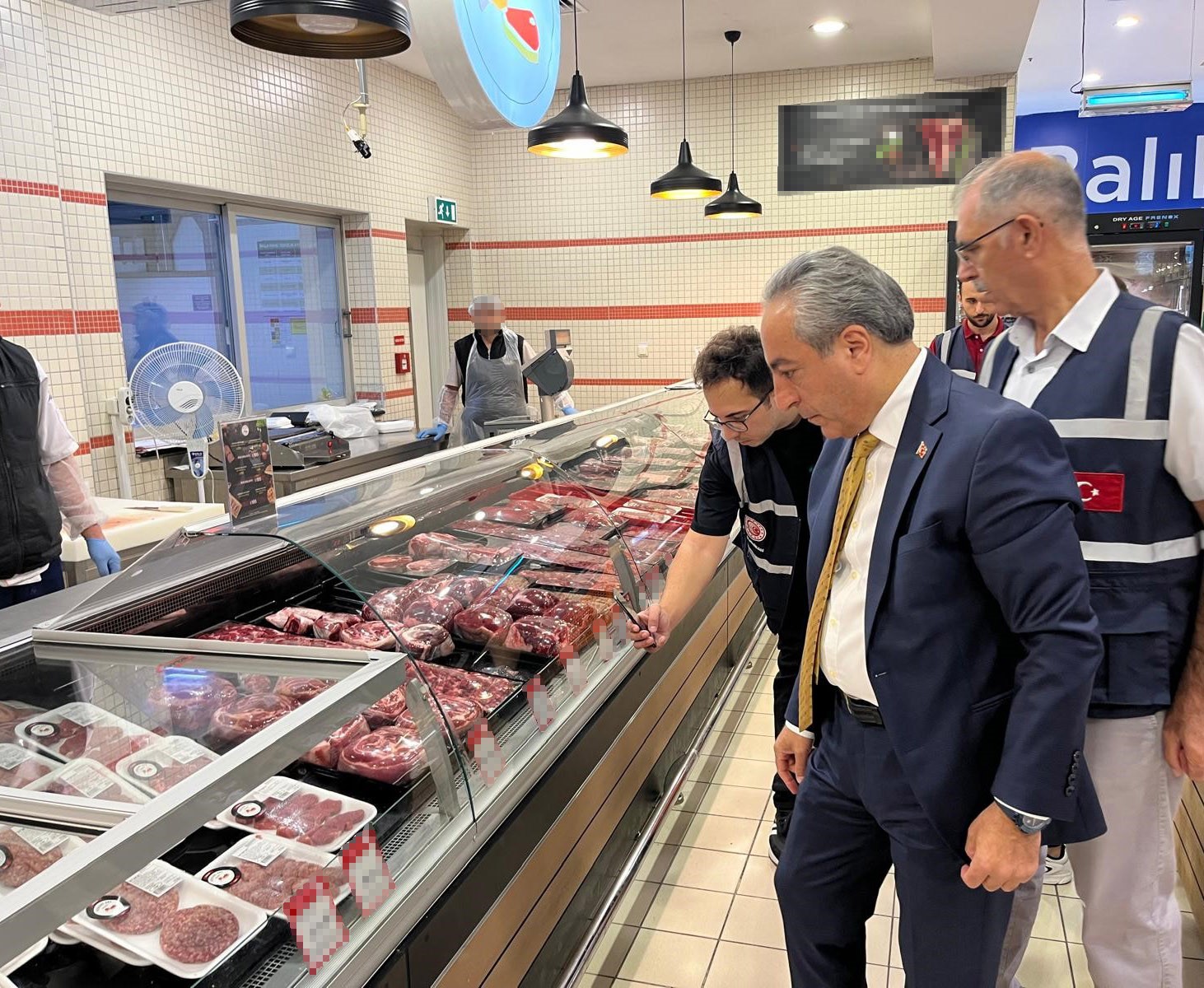 Bursa’da kafe, market, kuyumcu ve benzeri işletmelere ceza yağdı
Bursa’da kafe, market, kuyumcu ve benzeri işletmelere ceza yağdı