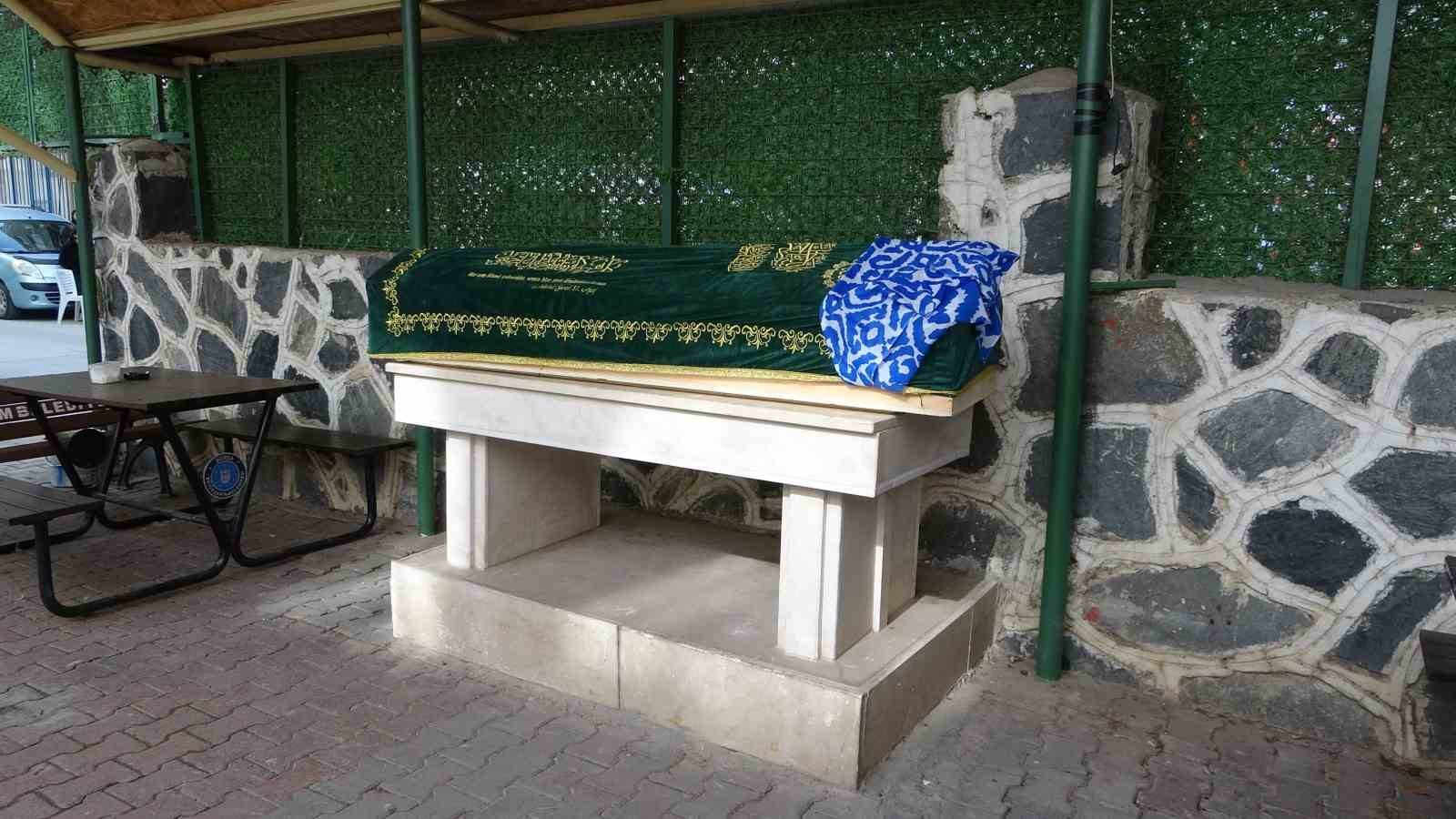 Bursa’da kalp krizi geçiren lise öğrencisi son yolculuğuna uğurlandı
