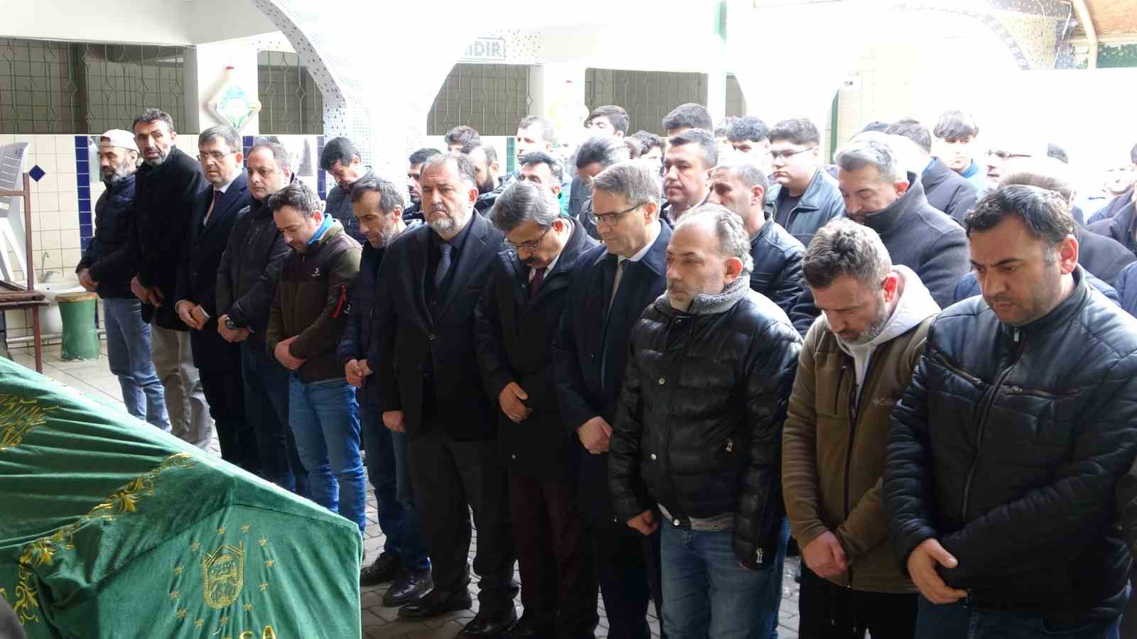 Bursa’da kalp krizi geçiren lise öğrencisi son yolculuğuna uğurlandı
