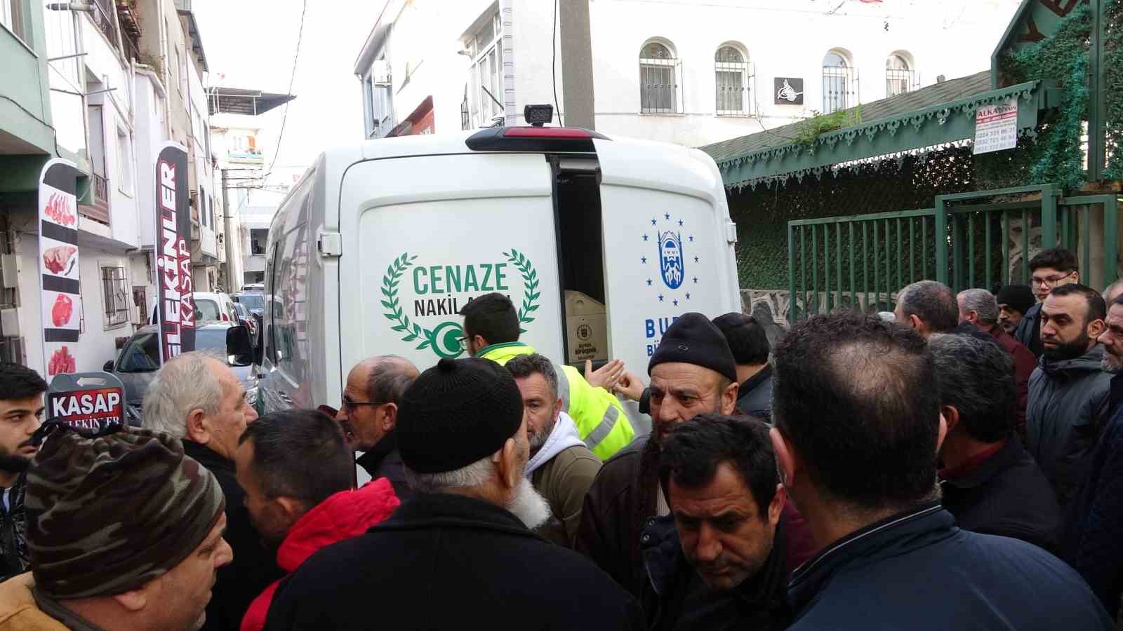 Bursa’da kalp krizi geçiren lise öğrencisi son yolculuğuna uğurlandı
