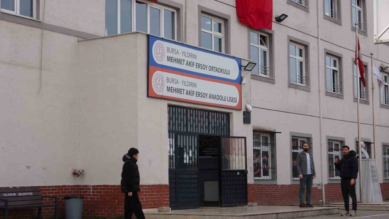 Bursa’da kalp krizi geçiren lise öğrencisi son yolculuğuna uğurlandı
