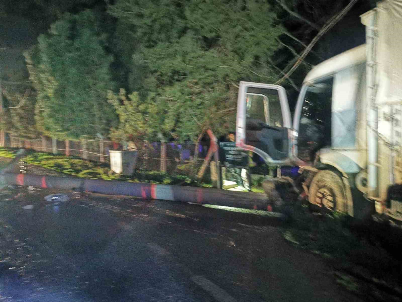 Bursa’da kamyonet ile otomobil çarpıştı: 2 yaralı
