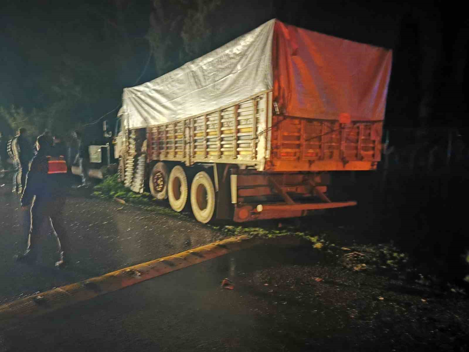 Bursa’da kamyonet ile otomobil çarpıştı: 2 yaralı
