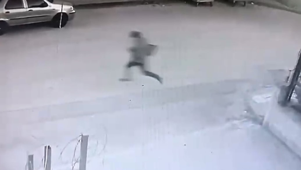 Bursa’da kapkaç anı kamerada 18 suç kaydı bulunan zanlı tutuklandı
