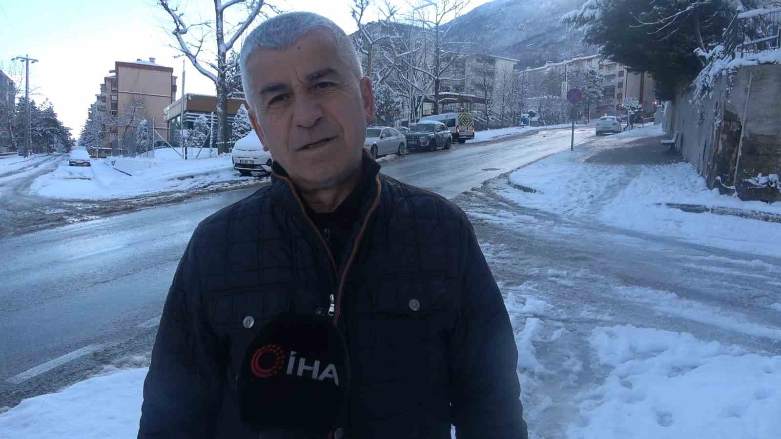 Bursa’da kar yağışı eğitimi de etkiledi
