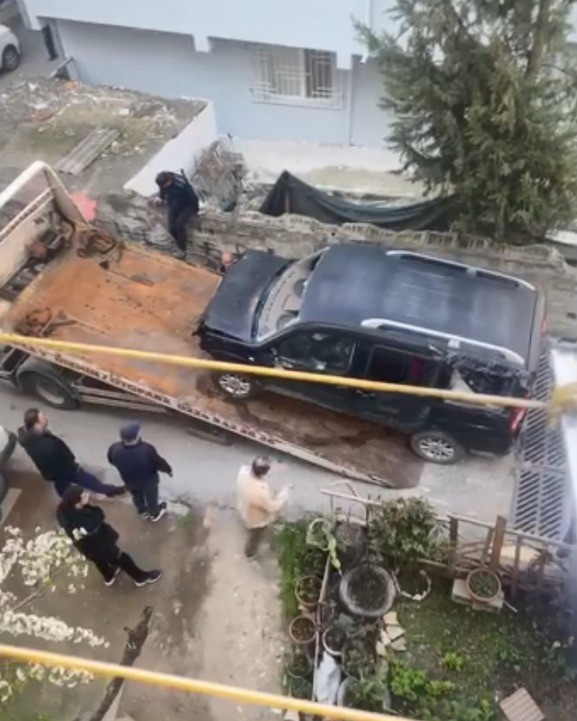 Bursa’da kaza yapan araç merdivenlerden yuvarlandı: 1 yaralı
