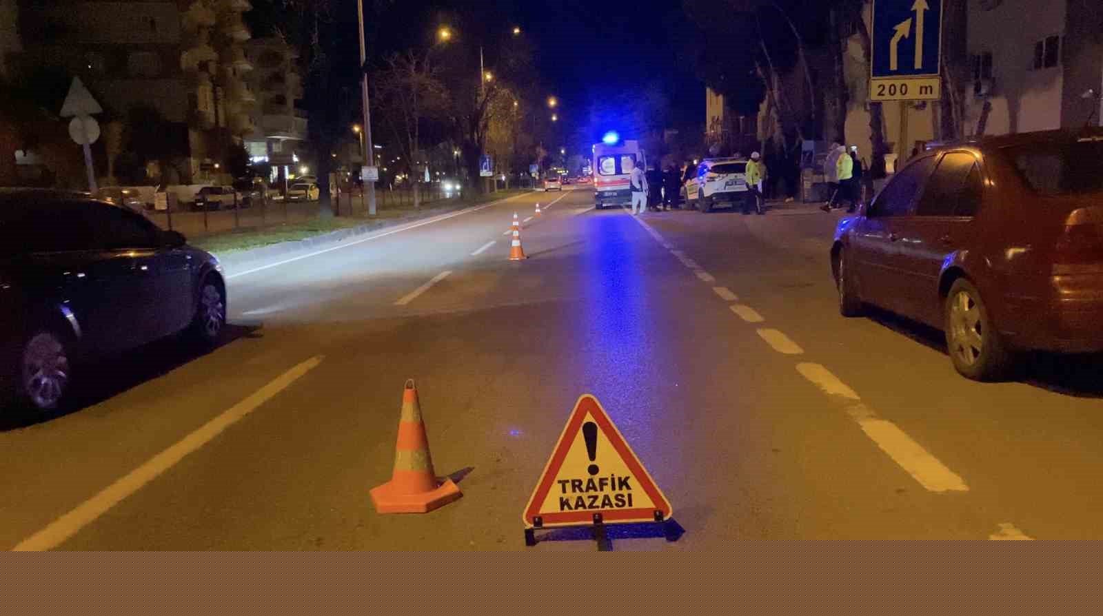 Bursa’da kontrolden çıkan araç apartmanın bahçesine savruldu
