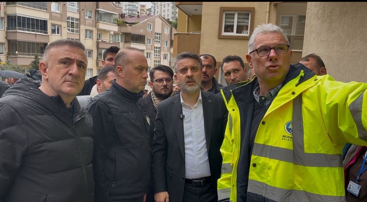 Bursa’da korkutan göçük havadan görüntülendi...Balkonlar yıkıldı, araçlar enkaz altında
