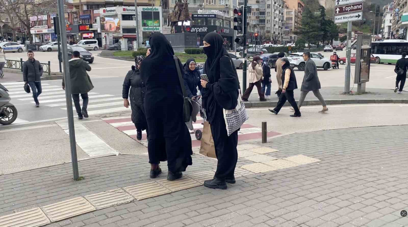 Bursa’da kuvvetli rüzgâr etkisini artırdı
