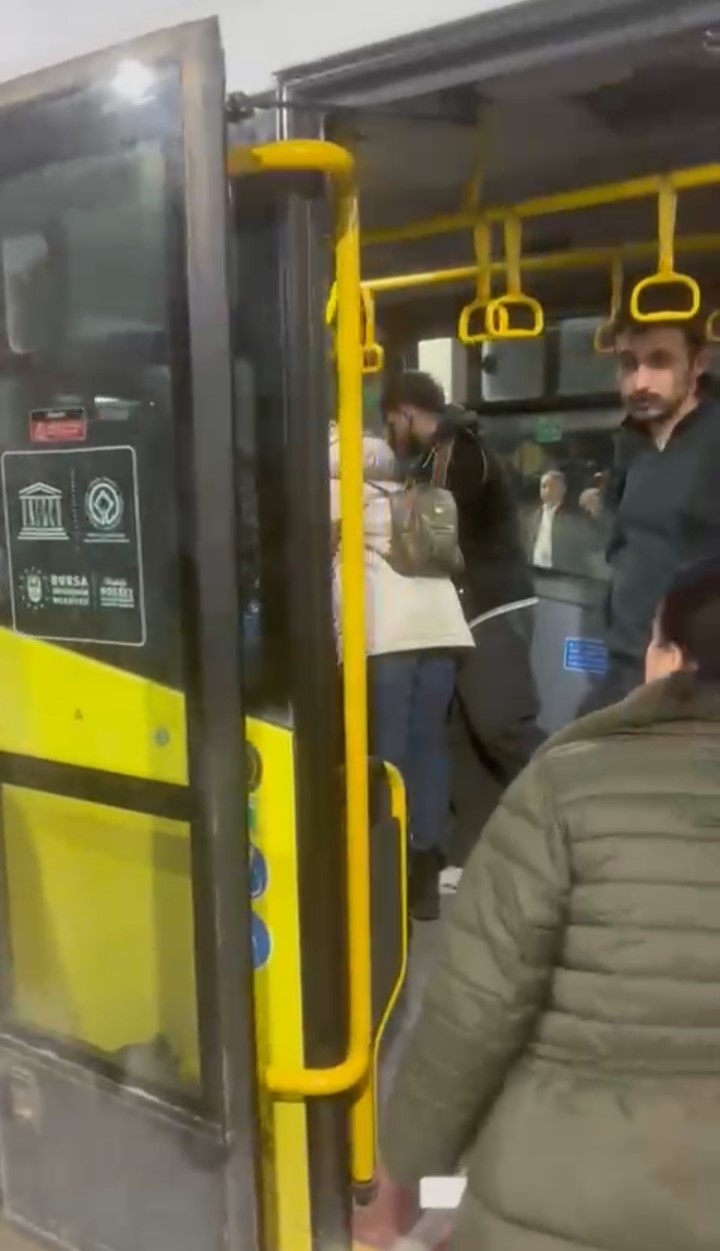 Bursa’da minibüste kalp krizi: Şoför hastaneye ulaştırdı
