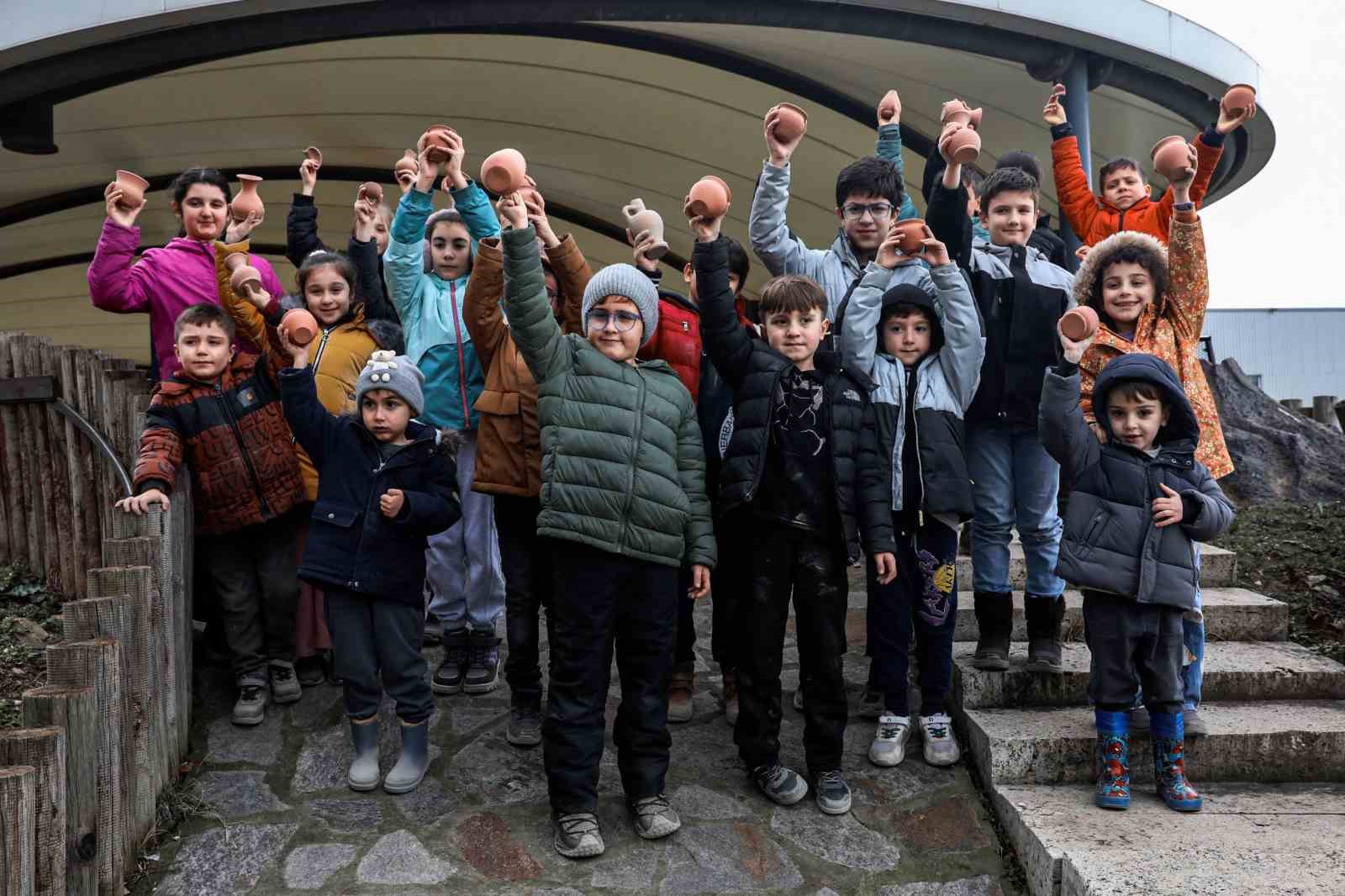 Bursa’da minikler arkeolojiyi eğlenerek öğrendiler
