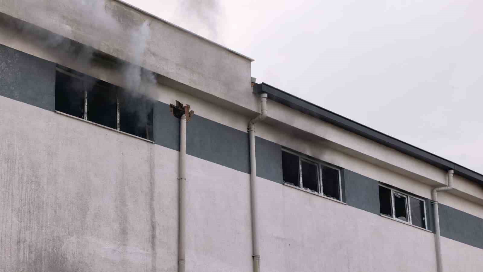 Bursa’da mobilya fabrikasında korkutan yangın
