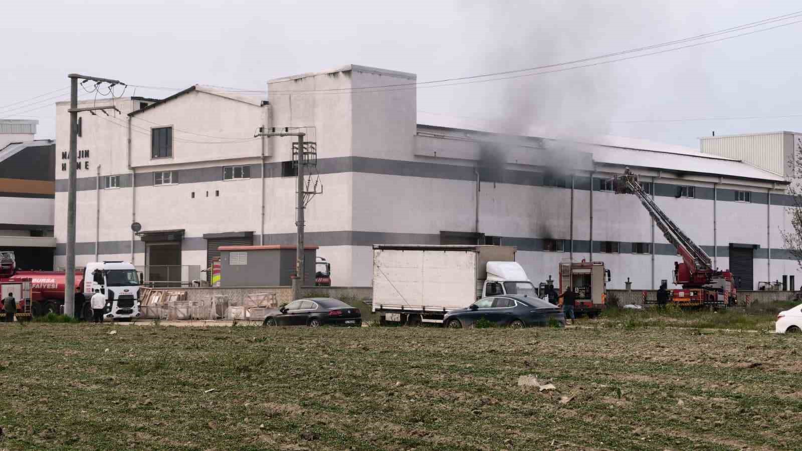 Bursa’da mobilya fabrikasında korkutan yangın
