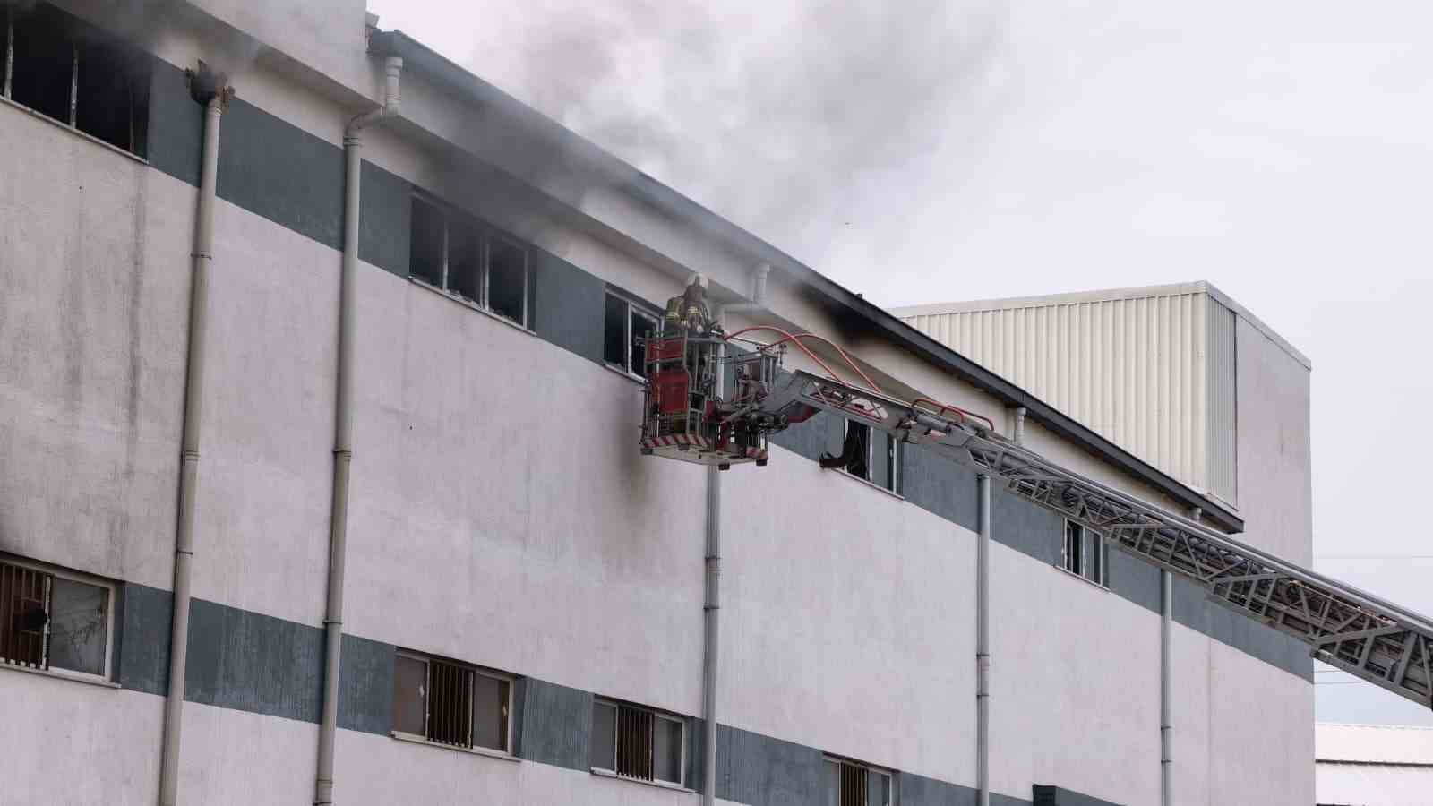 Bursa’da mobilya fabrikasında korkutan yangın
