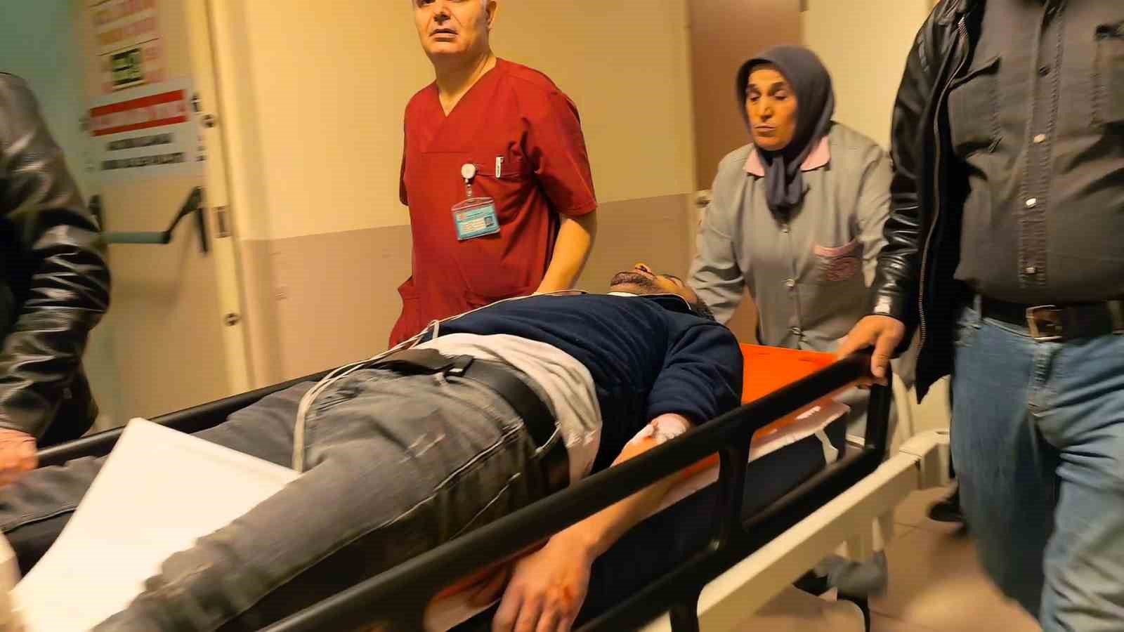 Bursa’da motosiklet çukura düşerek devrildi: 1’i ağır 2 yaralı
