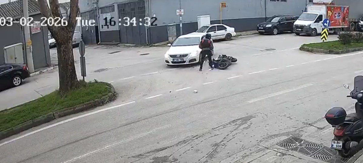 Bursa’da motosiklet sürücüsü ölümden böyle döndü
