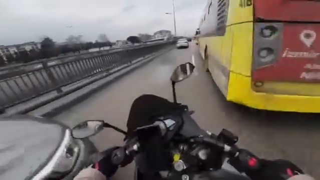 Bursa’da motosikletlinin ölümden döndüğü anlar
