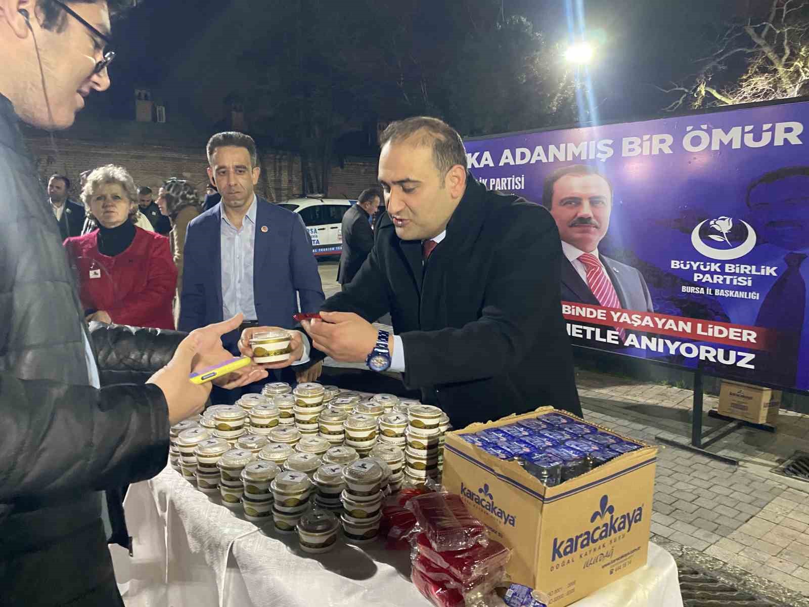 Bursa’da Muhsin Yazıcıoğlu için Ulucami’de mevlid okutuldu, helva ikram edildi
