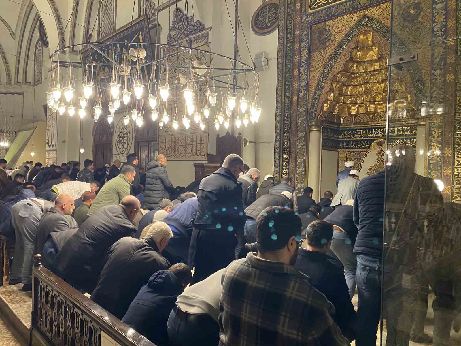 Bursa’da Muhsin Yazıcıoğlu için Ulucami’de mevlid okutuldu, helva ikram edildi
