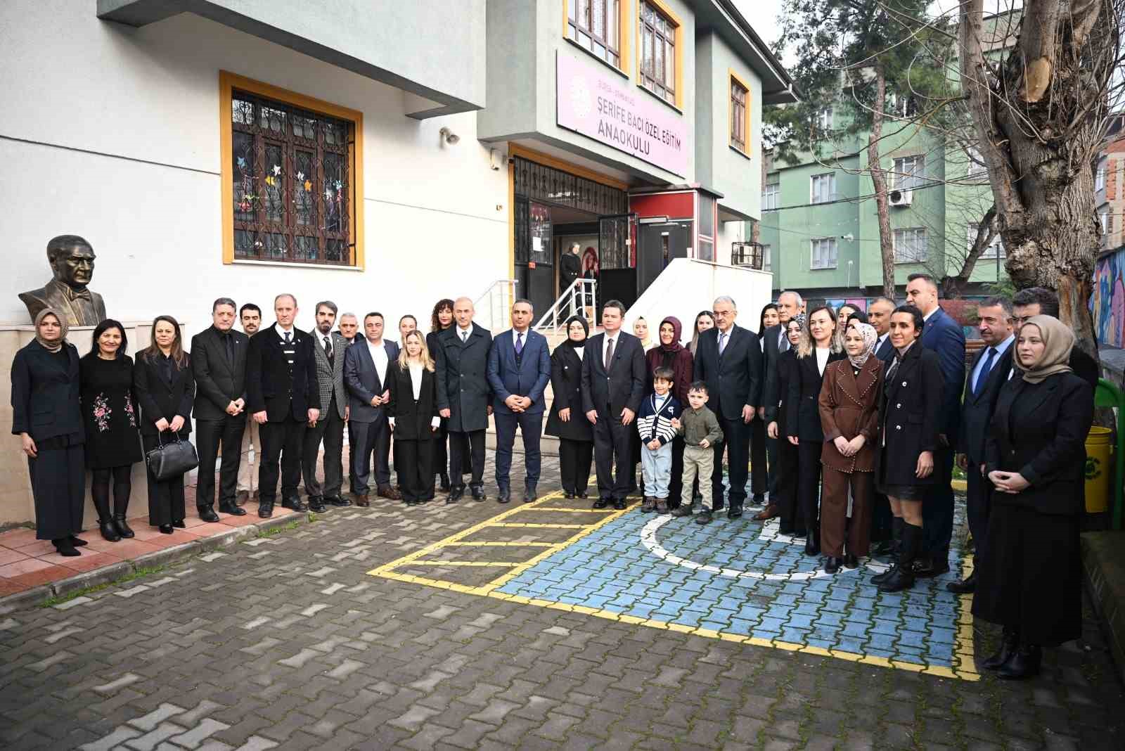 Bursa’da öğrencilerin karne heyecanı
