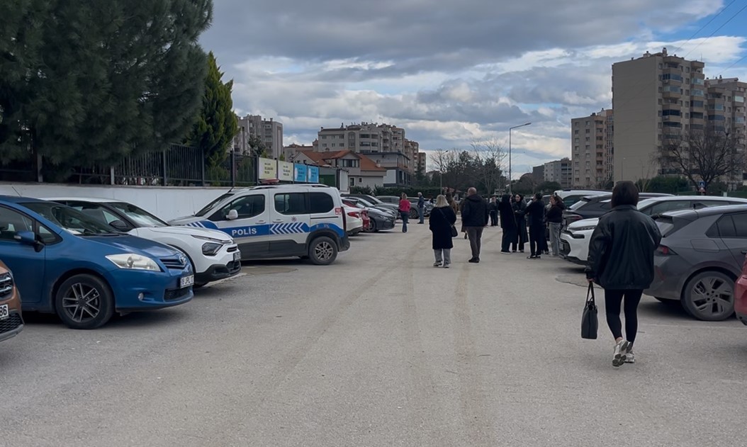 Bursa’da okul önünde kadın öğretmene silahlı saldırı düzenleyen eski nişanlısı tutuklandı
