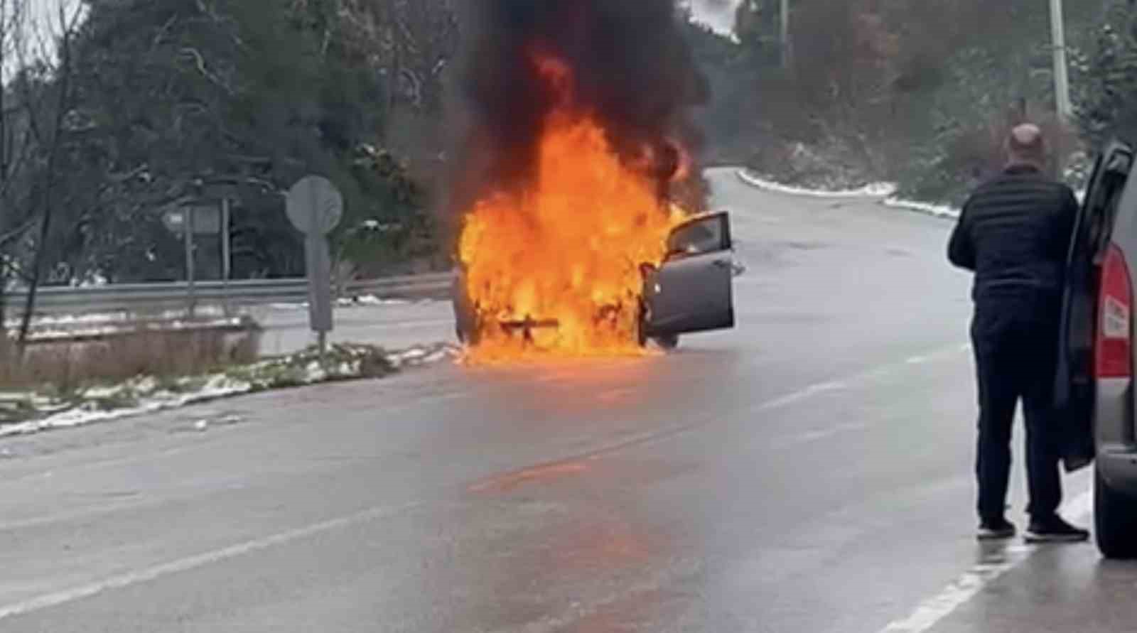 Bursa’da otomobil alev topuna döndü
