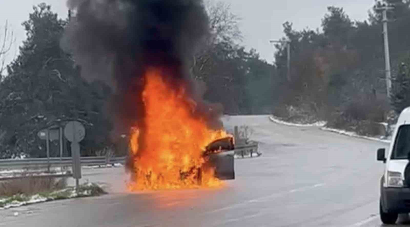 Bursa’da otomobil alev topuna döndü
