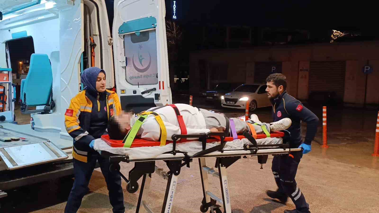 Bursa’da otomobiller kafa kafaya çarpıştı: 3 yaralı
