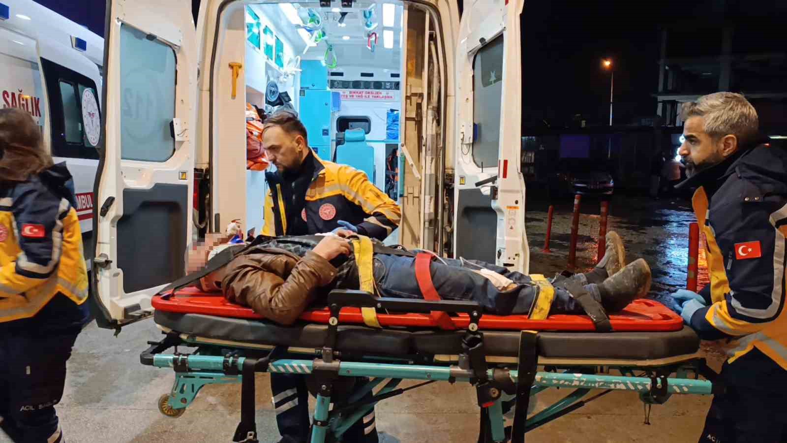 Bursa’da otomobiller kafa kafaya çarpıştı: 3 yaralı
