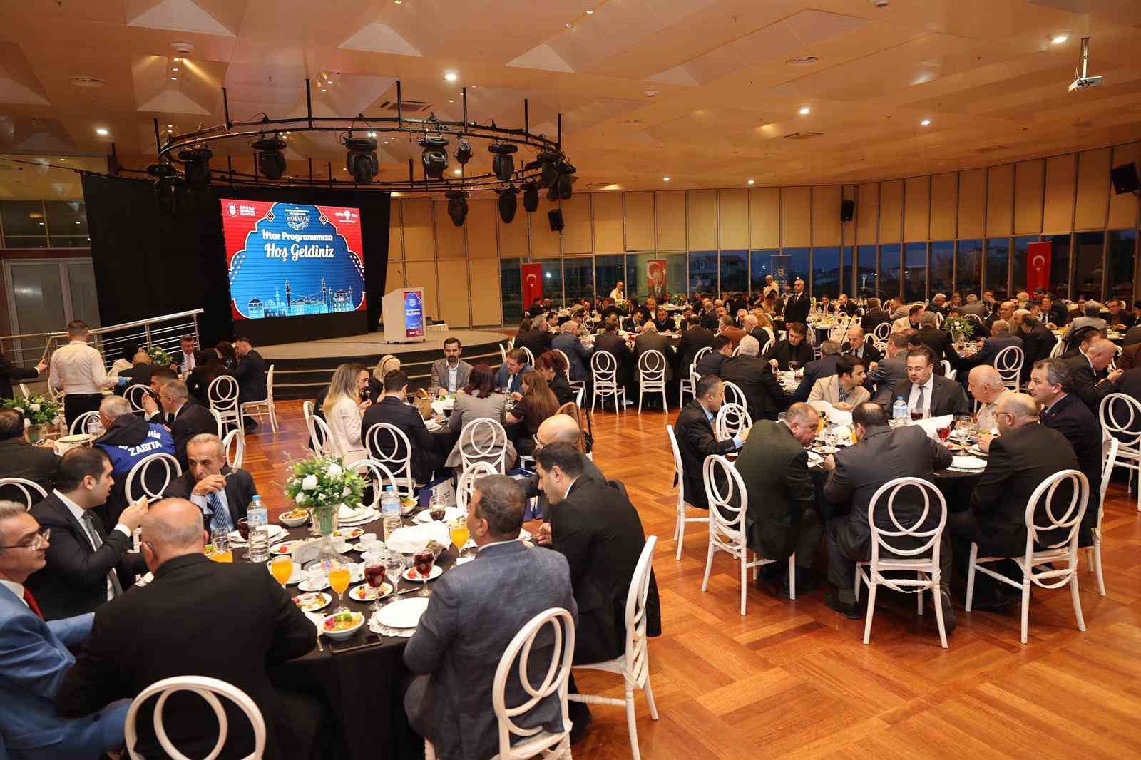 Bursa’da özlenen tablo...Mecliste su için tartıştılar, iftarda aynı sofrada buluştular
