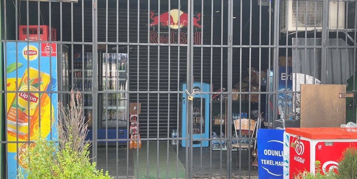 Bursa’da para üstü kavgası kamerada: Market savaş alanına döndü
