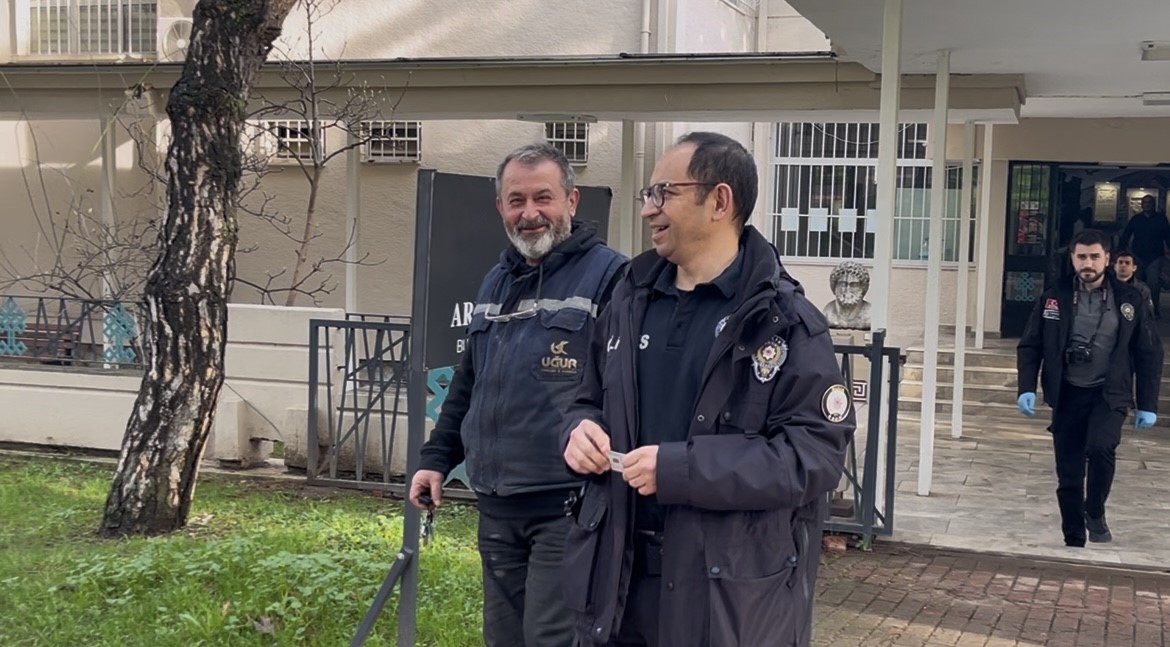 Bursa’da "pes" dedirten olay: Piknikte bulduğu top mermisini 10 gün evinde saklayıp müzeye getirdi
