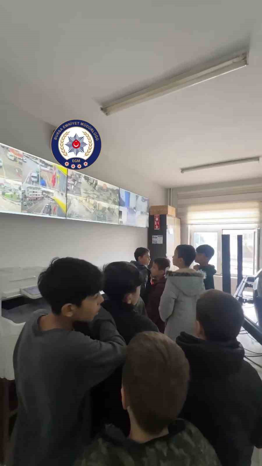 Bursa’da polisten çocuklara yönelik sosyal farkındalık etkinliği
